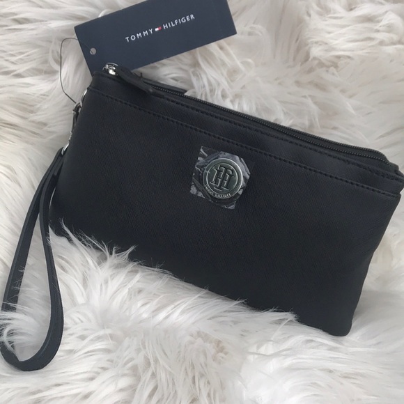 Tommy Hilfiger Handbags - Tommy Hilfiger wristlet